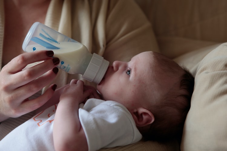 Breastfeeding vs. Formula: Learning What Works for You and Your Baby